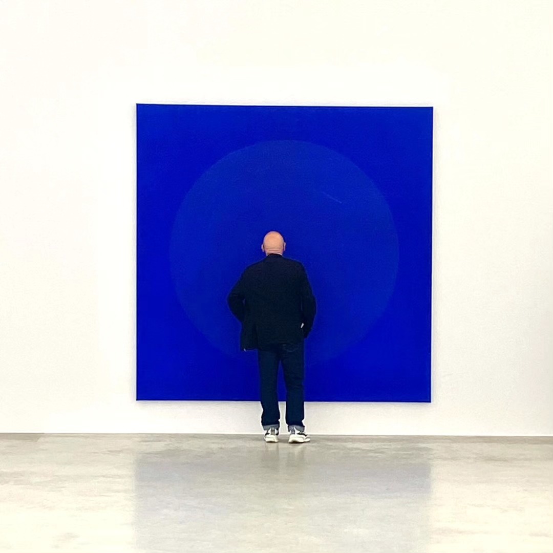 “The Blue Circle “ at Axel Vervoordt Gallery🇧🇪 — image 4. Image courtesy @axelvervoordt_co