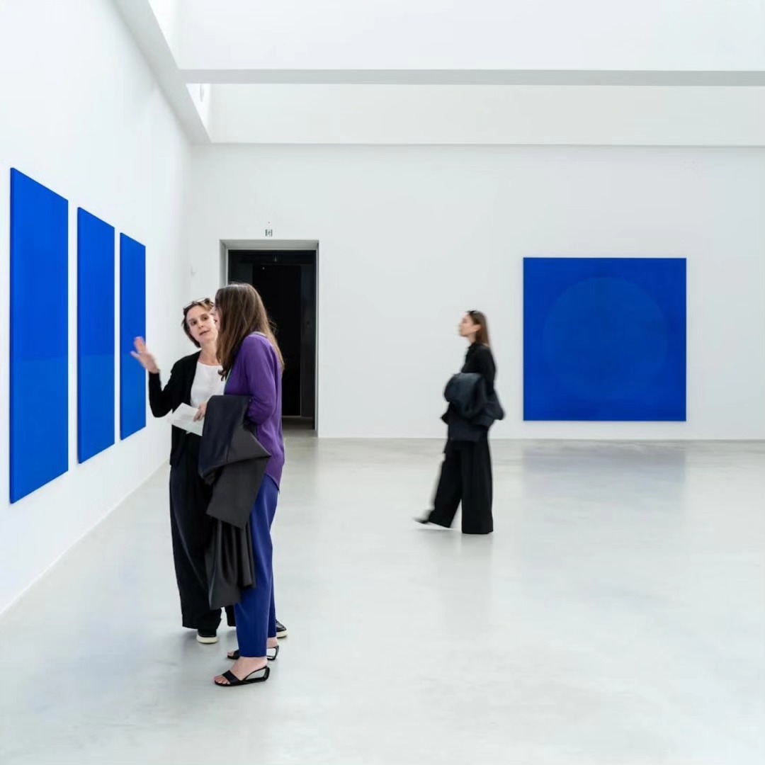 “The Blue Circle “ at Axel Vervoordt Gallery🇧🇪 — image 5. Image courtesy @axelvervoordt_co