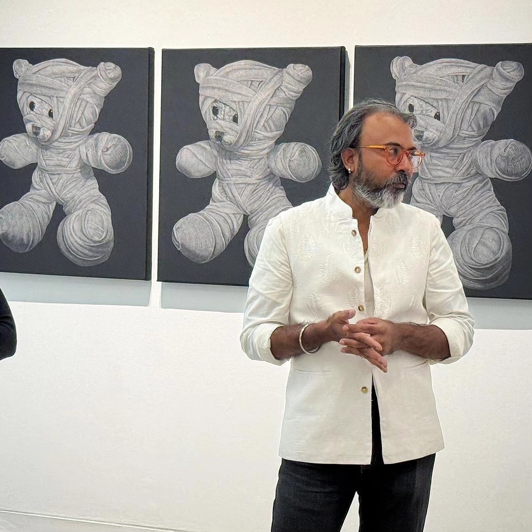 A walkthrough with the artist and the curators @amazona12 & @seenbysarahburney of the show TRIAD being exhibited at @aiconcontemporary — image 2. Photo courtesy @aiconcontemporary