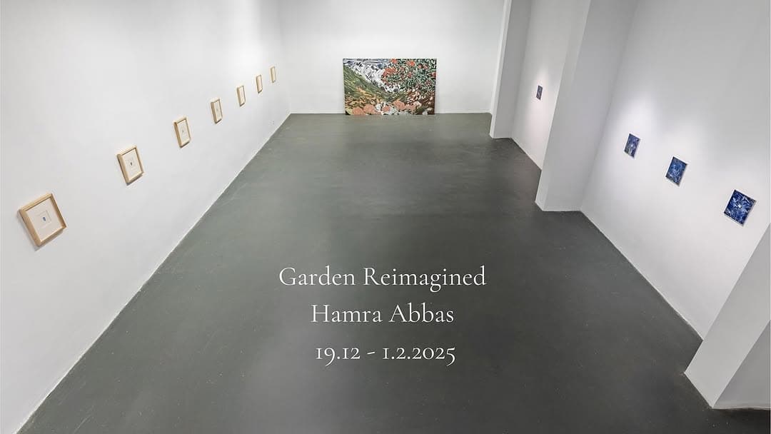 🎨 Hamra Abbas’ın yeni eserlerinden oluşan “Garden Reimagined” sergisi, 1 Şubat 2025’e kadar Pilot Galeri’de! — image 1. 📸 @sahirugureren